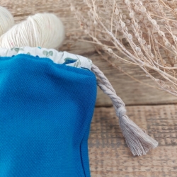 Modré vrecko na pletenie projektová taška malá