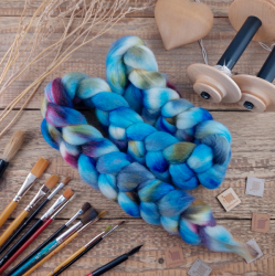 MODRÁ/ ZELENÁ/ BORDÓ farbený česanec merino fine | Woolento