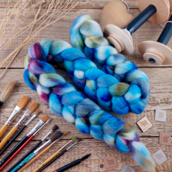 BLUE/ BURGUNDY/ GREEN hand dyed wool roving | Woolento