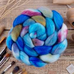 BLUE/ BURGUNDY/ GREEN hand dyed wool roving | Woolento