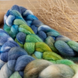 Modrá/ zelená / okrová - česanec Woolento na pradenie, zmes vlna a tencel 