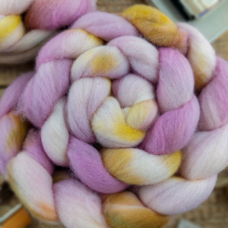 OLD ROSE MIX Hand Dyed Corriedale Wool Roving | Woolento