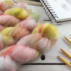 RUSTI - super kid mohair and silk, hand dyed, Woolento