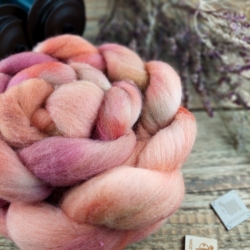 LOSOSOVÁ/ RUŽOVÁ česanec, jemná merino vlna | Woolento 