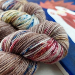 KAROL jemná ponožková merino vlna na pletenie 8-ply ručne farbená Woolento hnedá