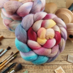 Extra jemná merino vlna na pradenie česanec Woolento ručne farbený staroružová