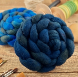 Night blue - merino fine wool hand dyed top roving Woolento