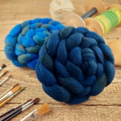Night blue - merino fine wool, hand dyed top roving, Woolento