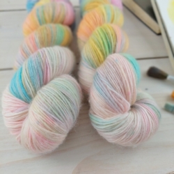 UMA hand dyed knitting yarn fine merino fingering Woolento rainbow