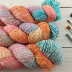 UNA - hand dyed yarn, fine merino fingering, Woolento