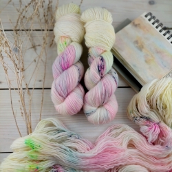 ULA vlna na pletenie ručne farbená jemné merino fingering Woolento pastel