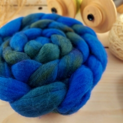 Blue ultramarine - merino fine wool, hand dyed top roving, Woolento