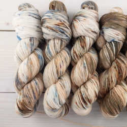 VINCENT set pletacích priadzí merino  ručne farbené Woolento