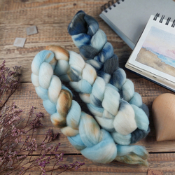 BABY BLUE/ WHITE/ GREY hand dyed wool Corriedale | Woolento 