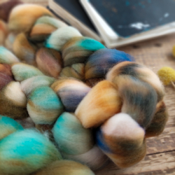 OKROVÁ/HNEDÁ/TYRKYSOVÁ, kirgizské horské merino, česanec ručne farbený, Woolento