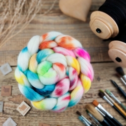Graffiti / white  - wool roving for hand spinning, blend of wool and tencel 