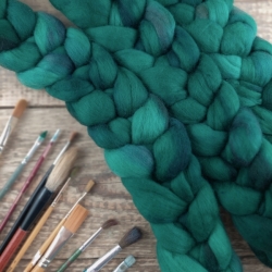 Extra jemná merino vlna na pradenie česanec Woolento ručne farbený tmavozelený