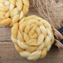 Yellow / white - wool roving for hand spinning, slovak merino, handmade Woolento