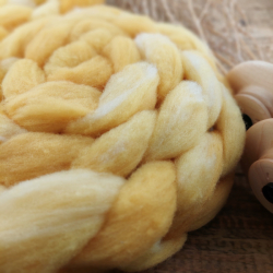 YELLOW/WHITE fine merino wool, hand dyed roving | Woolento 
