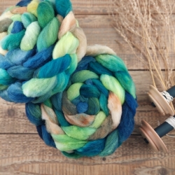 wool top roving fro hand spinning felting weaving local natural merino green blue