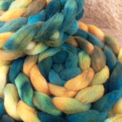 ZELENÁ/ PETROLEJOVÁ/ OKROVÁ merino fine, farbený česanec | Woolento 