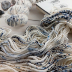 Zora pletacia priadza ručne farbená vlna merino chunky Woolento 