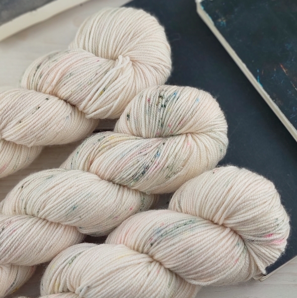 knitting yarn hand dyed fine merino DK Woolento - Bea