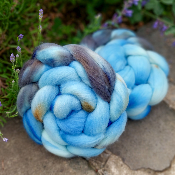 BABY BLUE/ WHITE/ GREY merino extra fine wool roving  | Woolento