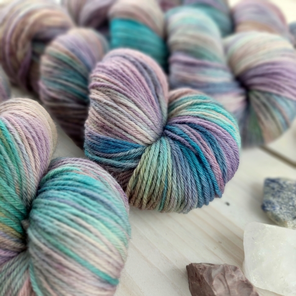 DOLORES - fade set, hand dyed knitting yarn Woolento