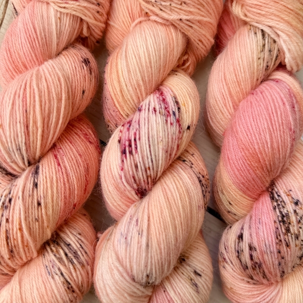 HAPPY APRICOT Fine Sock | Woolento