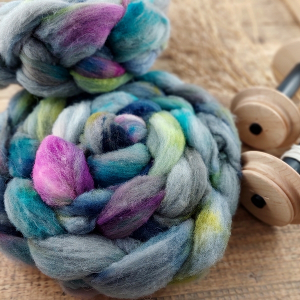 GREY/ GRAFFITI hand dyed combed wool Corriedale | Woolento