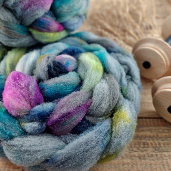 GREY/ GRAFFITI hand dyed combed wool Corriedale | Woolento