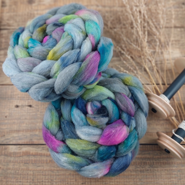 GREY/ GRAFFITI hand dyed combed wool Corriedale | Woolento