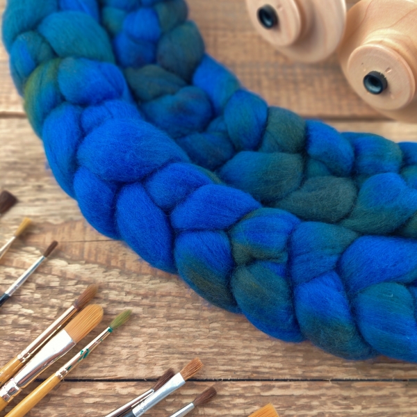 Blue ultramarine - merino fine wool, hand dyed top roving, Woolento