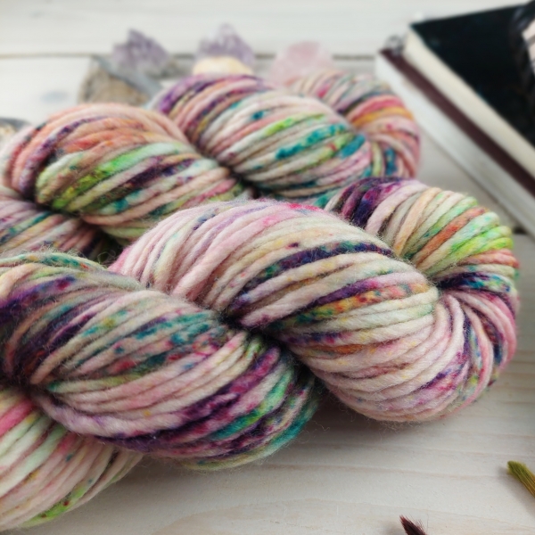 ZUNA - hand dyed yarn, fine merino chunky, Woolento
